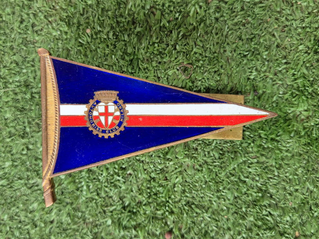 Banderín conmemorativo del Automobile Club de Milán.